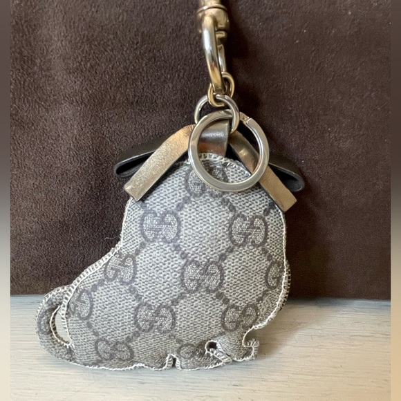 Gucci Brown GG Logo Bassett Hound Keychain/Bag Chain - Picture 2 of 8